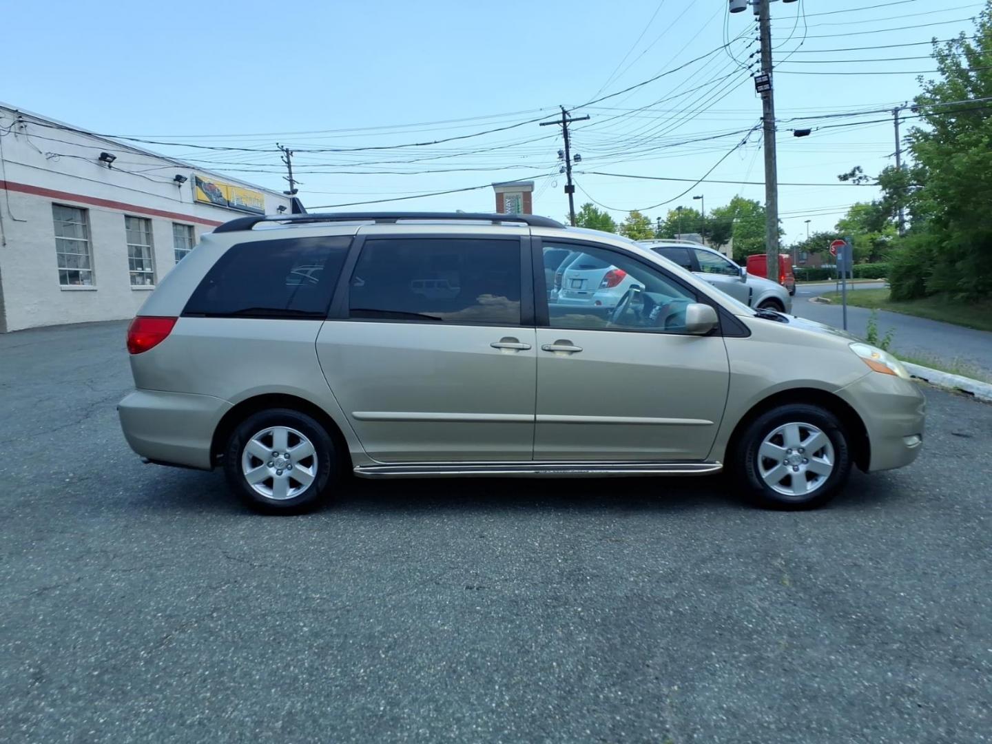 2006 Gold Toyota Sienna XLE 7 Passenger (5TDZA22C46S) with an 3.3L 3L NA V6 double overhead cam (DOHC) 24V Fuel Injected engine, 5-Speed Automatic transmission, located at 50 Eastern Blvd., Essex, MD, 21221, (410) 686-3444, 39.304367, -76.484947- Photo#5