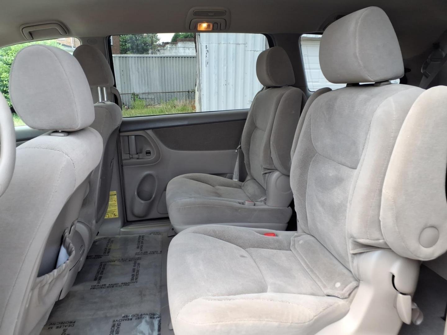 2006 Gold Toyota Sienna XLE 7 Passenger (5TDZA22C46S) with an 3.3L 3L NA V6 double overhead cam (DOHC) 24V Fuel Injected engine, 5-Speed Automatic transmission, located at 50 Eastern Blvd., Essex, MD, 21221, (410) 686-3444, 39.304367, -76.484947- Photo#12