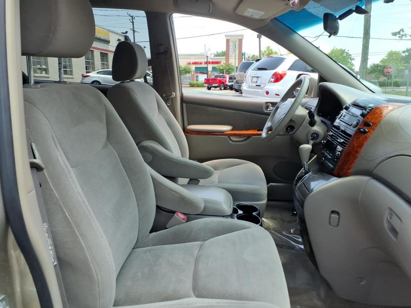 2006 Gold Toyota Sienna XLE 7 Passenger (5TDZA22C46S) with an 3.3L 3L NA V6 double overhead cam (DOHC) 24V Fuel Injected engine, 5-Speed Automatic transmission, located at 50 Eastern Blvd., Essex, MD, 21221, (410) 686-3444, 39.304367, -76.484947- Photo#15