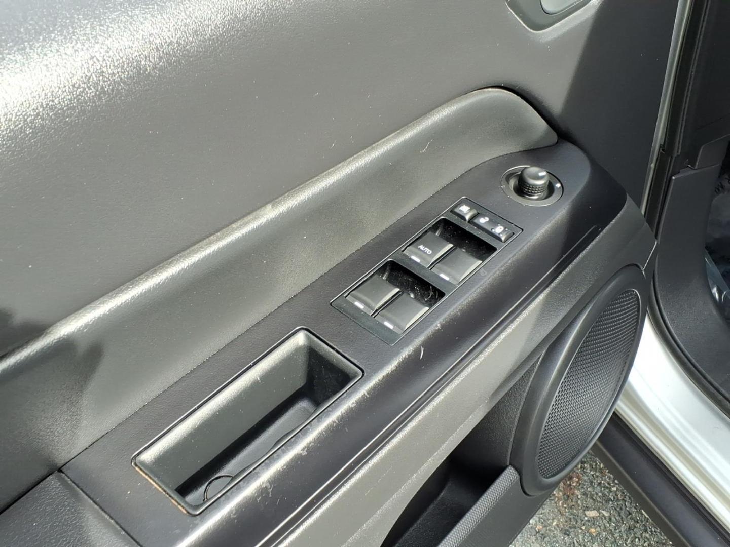 2014 Billet Silver Metallic Clear Coat Jeep Patriot Sport (1C4NJPBAXED) with an 2.0L 2.0L I4 158hp 141ft. lbs. Sequential-Port F.I. engine, Automatic transmission, located at 50 Eastern Blvd., Essex, MD, 21221, (410) 686-3444, 39.304367, -76.484947- Photo#9