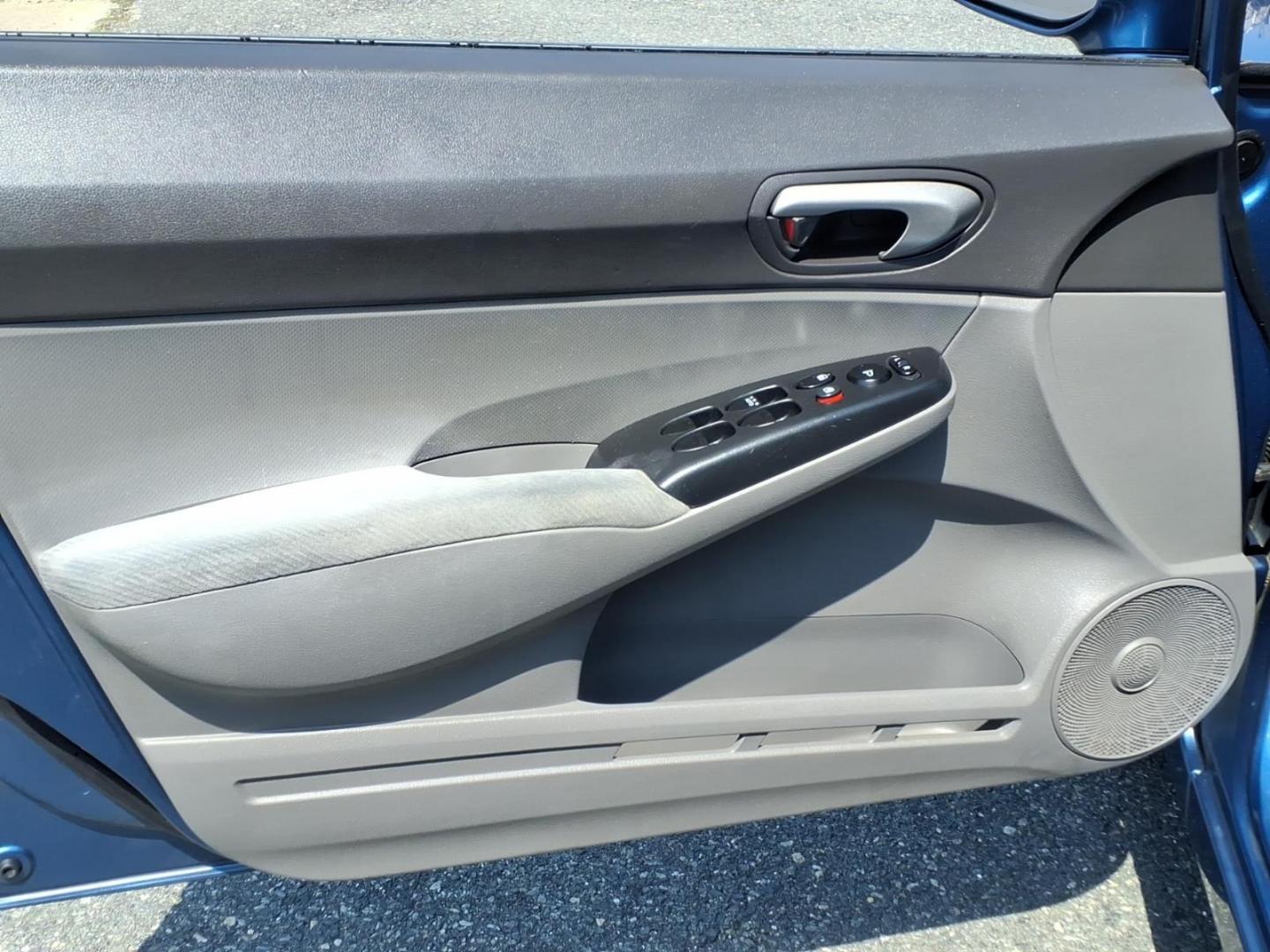 2009 Blue Honda Civic LX (1HGFA16569L) with an 1.8L 4 Cylinder Fuel Injected engine, Automatic transmission, located at 50 Eastern Blvd., Essex, MD, 21221, (410) 686-3444, 39.304367, -76.484947- Photo#8