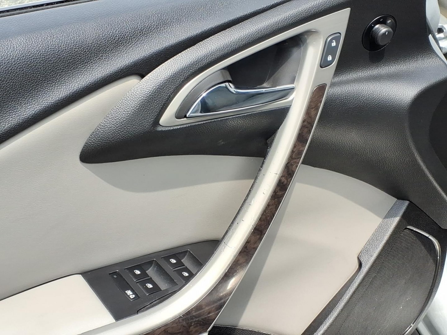 2013 Silver Buick Verano Convenience Group (1G4PR5SK1D4) with an 2.4L 4 Cylinder Fuel Injected engine, Automatic transmission, located at 50 Eastern Blvd., Essex, MD, 21221, (410) 686-3444, 39.304367, -76.484947- Photo#9