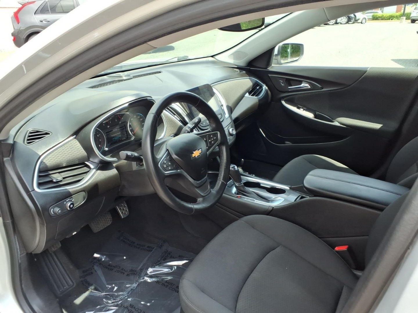 2016 Silver Chevrolet Malibu LT (1G1ZE5ST0GF) with an 1.5L 4 Cylinder Turbocharged engine, 6-Speed Shiftable Automatic transmission, located at 50 Eastern Blvd., Essex, MD, 21221, (410) 686-3444, 39.304367, -76.484947- Photo#8
