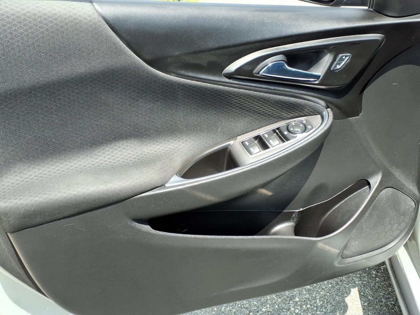 2016 Silver Chevrolet Malibu LT (1G1ZE5ST0GF) with an 1.5L 4 Cylinder Turbocharged engine, 6-Speed Shiftable Automatic transmission, located at 50 Eastern Blvd., Essex, MD, 21221, (410) 686-3444, 39.304367, -76.484947- Photo#9
