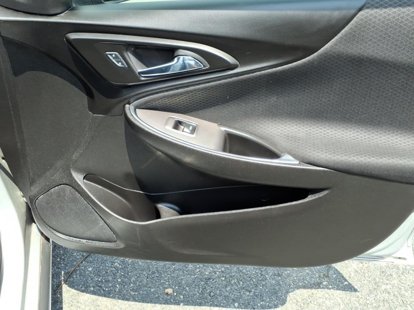 2016 Silver Chevrolet Malibu LT (1G1ZE5ST0GF) with an 1.5L 4 Cylinder Turbocharged engine, 6-Speed Shiftable Automatic transmission, located at 50 Eastern Blvd., Essex, MD, 21221, (410) 686-3444, 39.304367, -76.484947- Photo#16