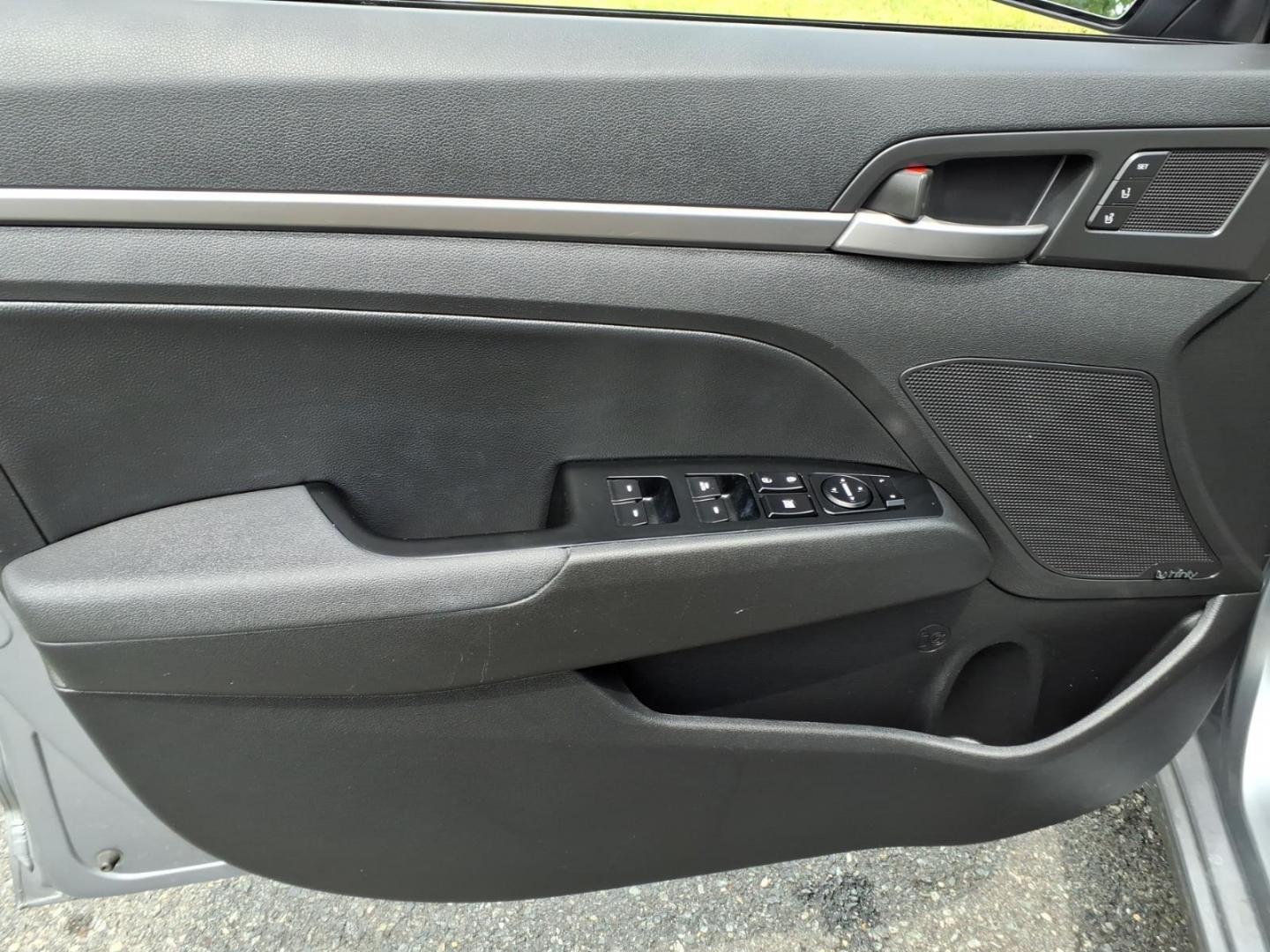2017 Gray Hyundai ELANTRA Limited (5NPD84LF7HH) with an 2.0L 4 Cylinder Sequential-Port F.I. engine, Automatic transmission, located at 50 Eastern Blvd., Essex, MD, 21221, (410) 686-3444, 39.304367, -76.484947- Photo#10