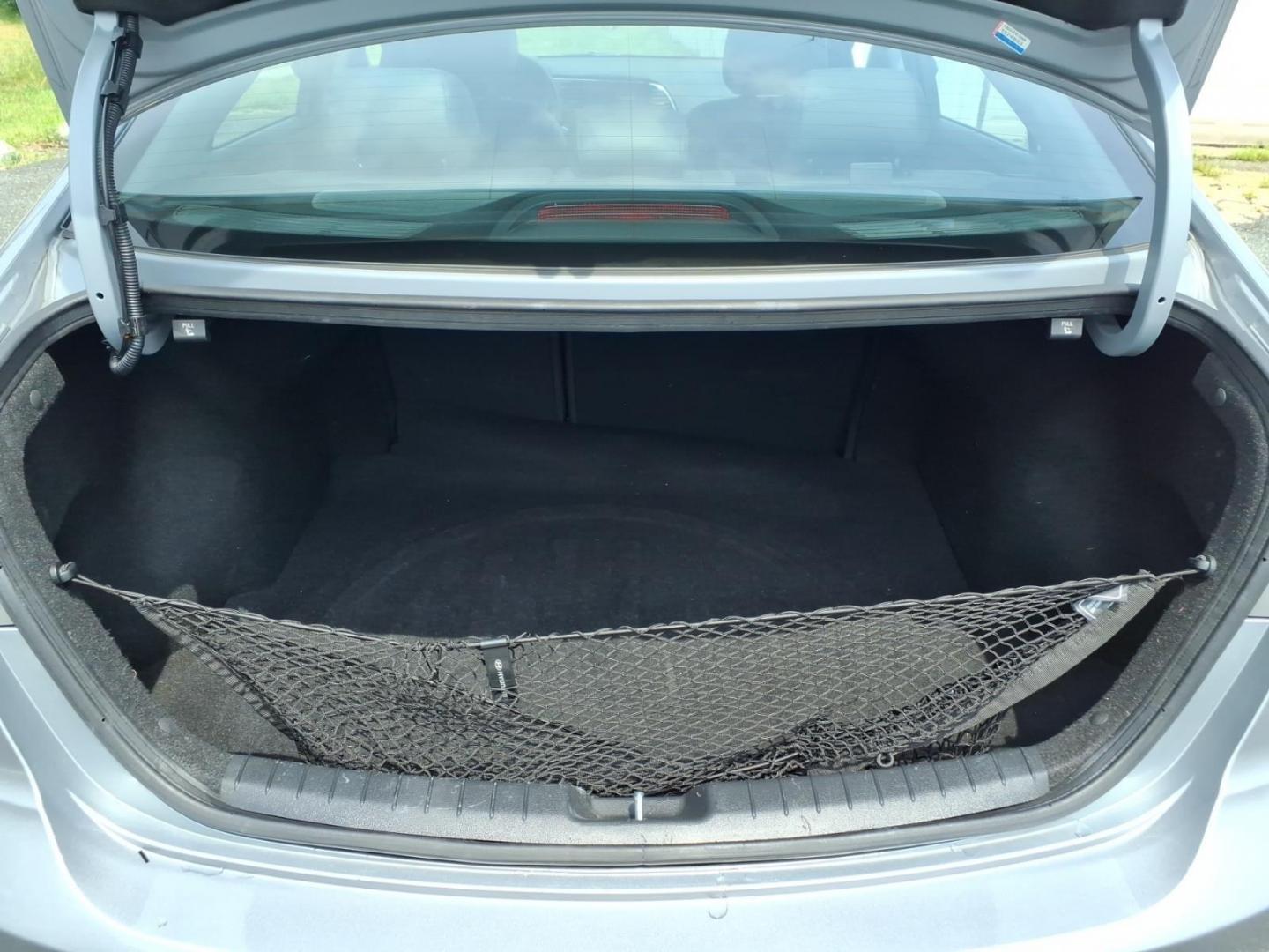 2017 Gray Hyundai ELANTRA Limited (5NPD84LF7HH) with an 2.0L 4 Cylinder Sequential-Port F.I. engine, Automatic transmission, located at 50 Eastern Blvd., Essex, MD, 21221, (410) 686-3444, 39.304367, -76.484947- Photo#15