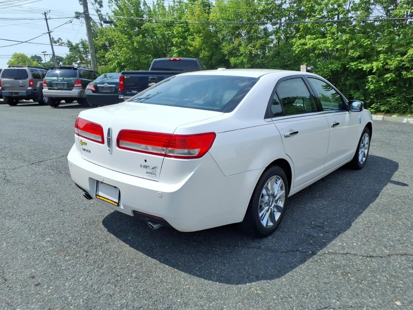 2011 White Lincoln MKZ Base (3LNHL2JC8BR) with an 3.5L 6 Cylinder Sequential-Port F.I. engine, Automatic transmission, located at 50 Eastern Blvd., Essex, MD, 21221, (410) 686-3444, 39.304367, -76.484947- Photo#4
