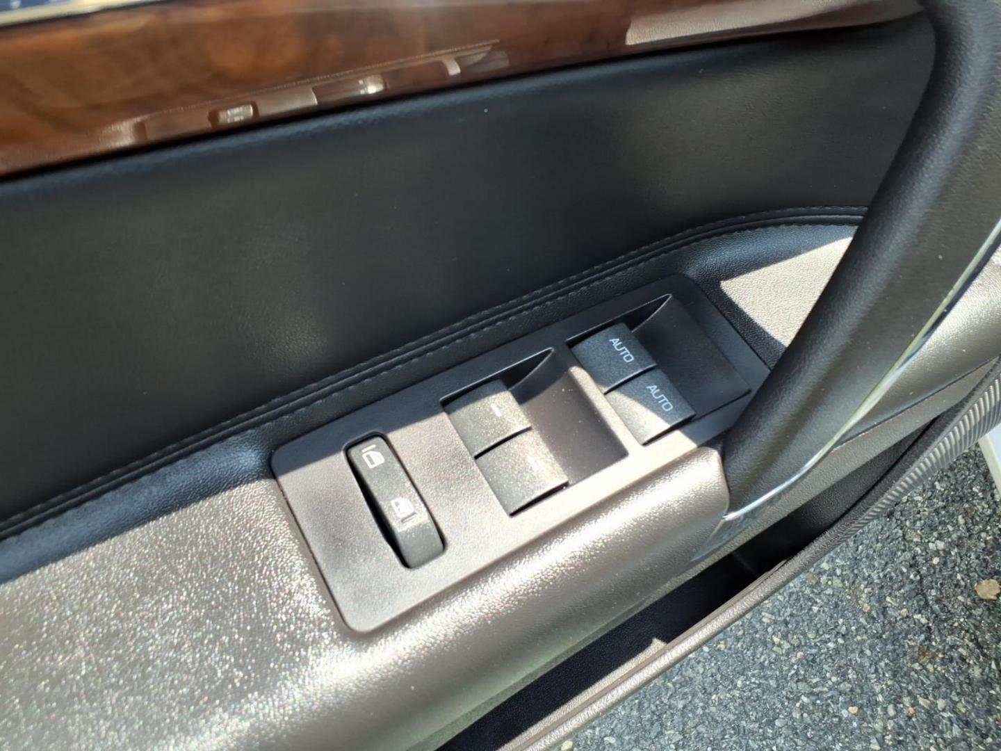 2011 White Lincoln MKZ Base (3LNHL2JC8BR) with an 3.5L 6 Cylinder Sequential-Port F.I. engine, Automatic transmission, located at 50 Eastern Blvd., Essex, MD, 21221, (410) 686-3444, 39.304367, -76.484947- Photo#10