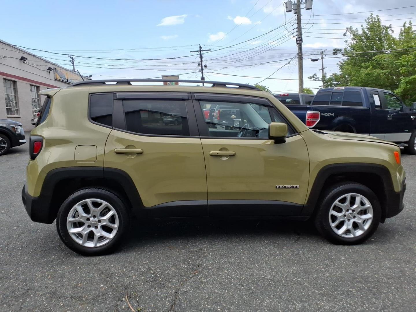 2015 Commando Jeep Renegade Latitude (ZACCJBBT7FP) with an 2.4L 4 Cylinder Fuel Injected engine, Automatic transmission, located at 50 Eastern Blvd., Essex, MD, 21221, (410) 686-3444, 39.304367, -76.484947- Photo#5
