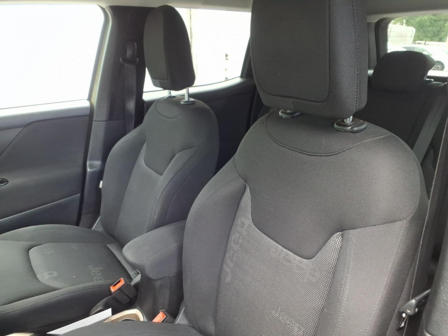 2015 Commando Jeep Renegade Latitude (ZACCJBBT7FP) with an 2.4L 4 Cylinder Fuel Injected engine, Automatic transmission, located at 50 Eastern Blvd., Essex, MD, 21221, (410) 686-3444, 39.304367, -76.484947- Photo#10
