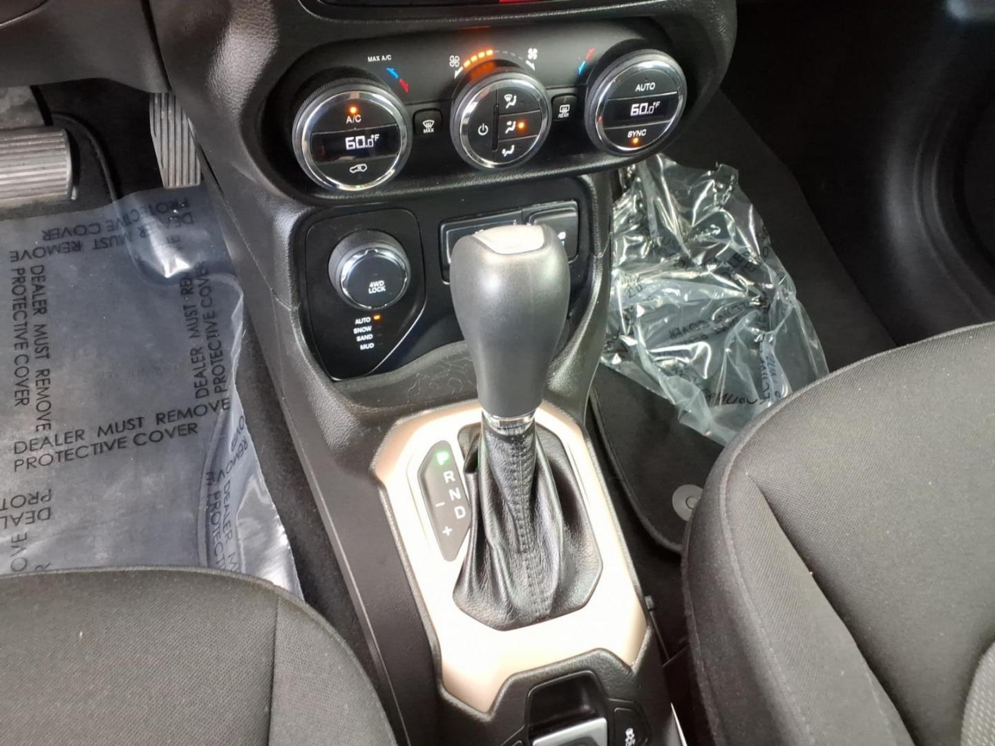 2015 Commando Jeep Renegade Latitude (ZACCJBBT7FP) with an 2.4L 4 Cylinder Fuel Injected engine, Automatic transmission, located at 50 Eastern Blvd., Essex, MD, 21221, (410) 686-3444, 39.304367, -76.484947- Photo#17
