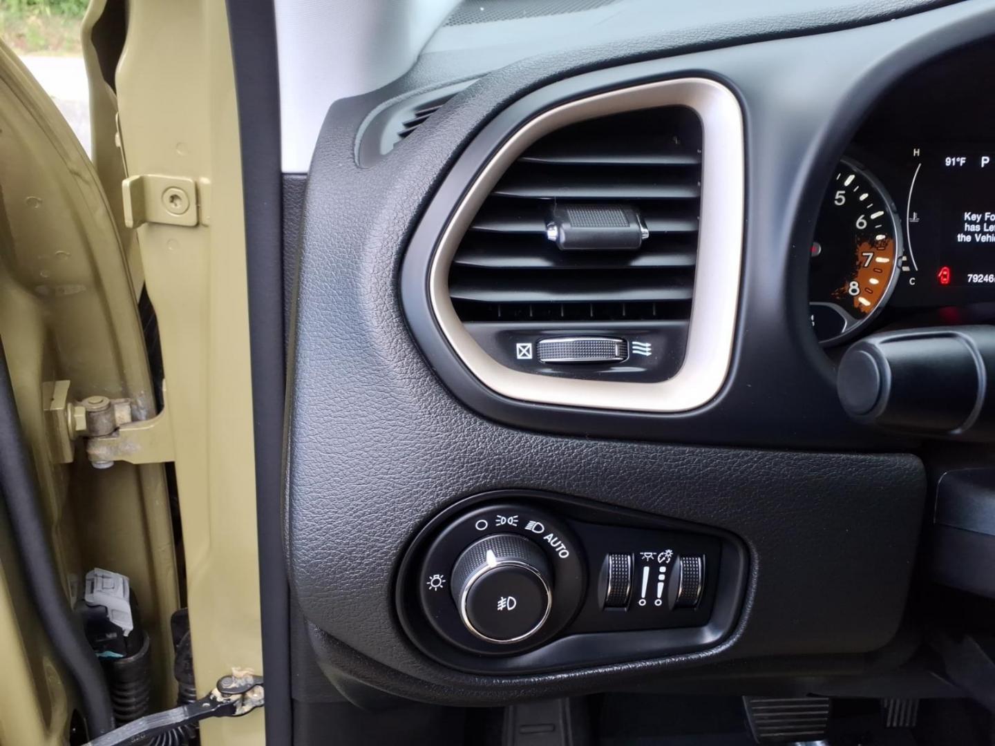 2015 Commando Jeep Renegade Latitude (ZACCJBBT7FP) with an 2.4L 4 Cylinder Fuel Injected engine, Automatic transmission, located at 50 Eastern Blvd., Essex, MD, 21221, (410) 686-3444, 39.304367, -76.484947- Photo#19