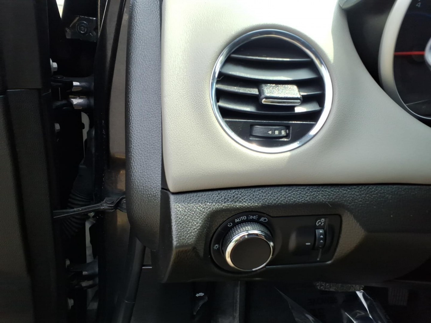 2014 Gray Chevrolet Cruze 1LT Auto (1G1PC5SB0E7) with an 1.4L 4 Cylinder Sequential-Port F.I. engine, Automatic transmission, located at 50 Eastern Blvd., Essex, MD, 21221, (410) 686-3444, 39.304367, -76.484947- Photo#20