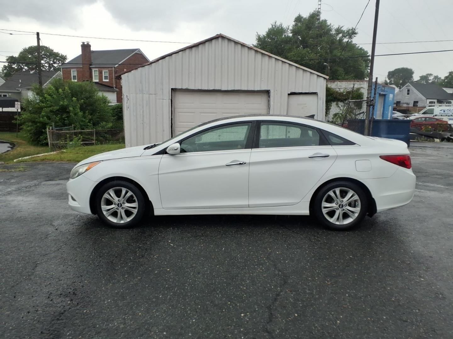 2012 White Hyundai SONATA Limited (5NPEC4AC2CH) with an 2.4L 4 Cylinder Fuel Injected engine, Automatic transmission, located at 50 Eastern Blvd., Essex, MD, 21221, (410) 686-3444, 39.304367, -76.484947- Photo#1