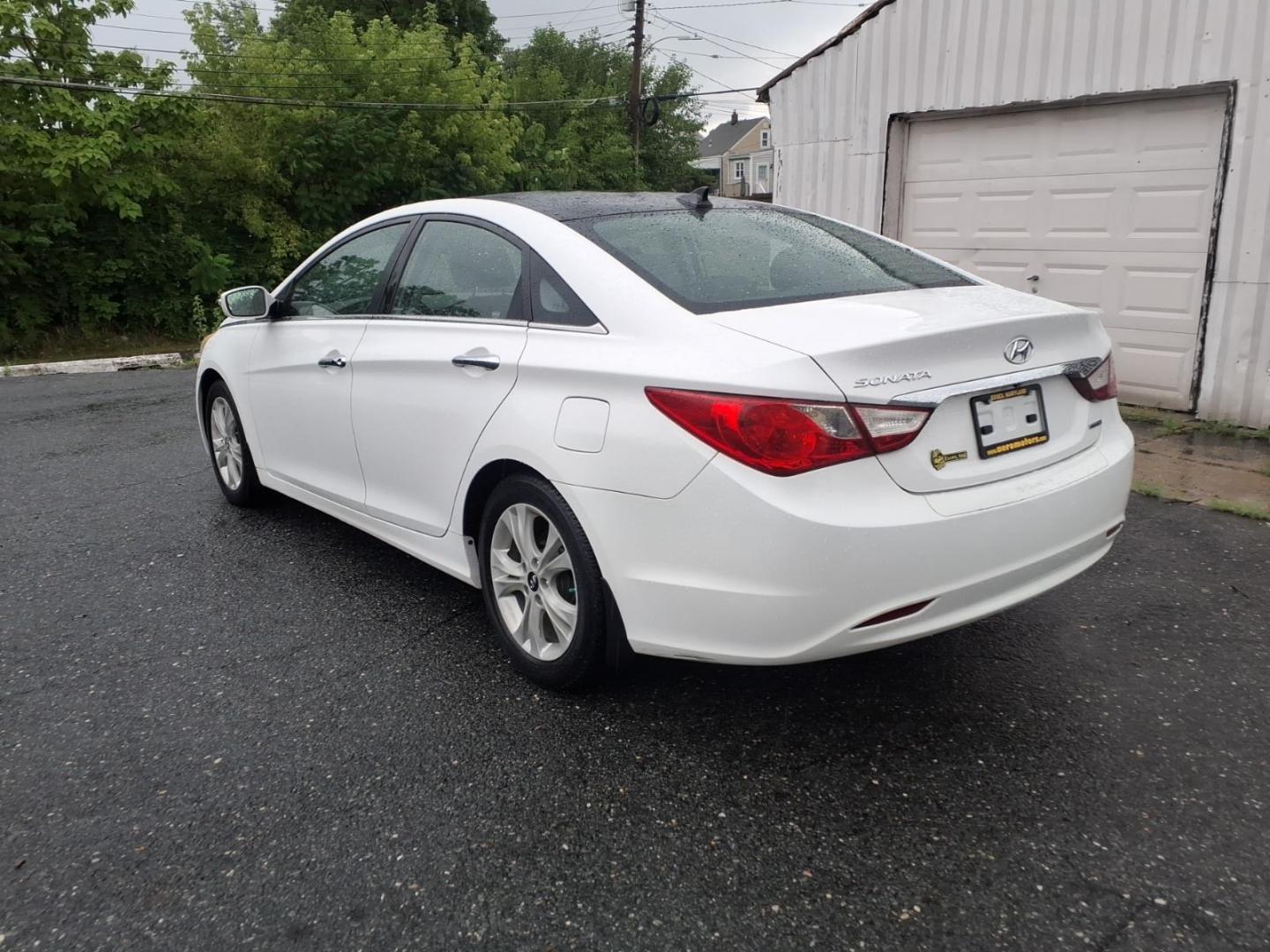 2012 White Hyundai SONATA Limited (5NPEC4AC2CH) with an 2.4L 4 Cylinder Fuel Injected engine, Automatic transmission, located at 50 Eastern Blvd., Essex, MD, 21221, (410) 686-3444, 39.304367, -76.484947- Photo#2