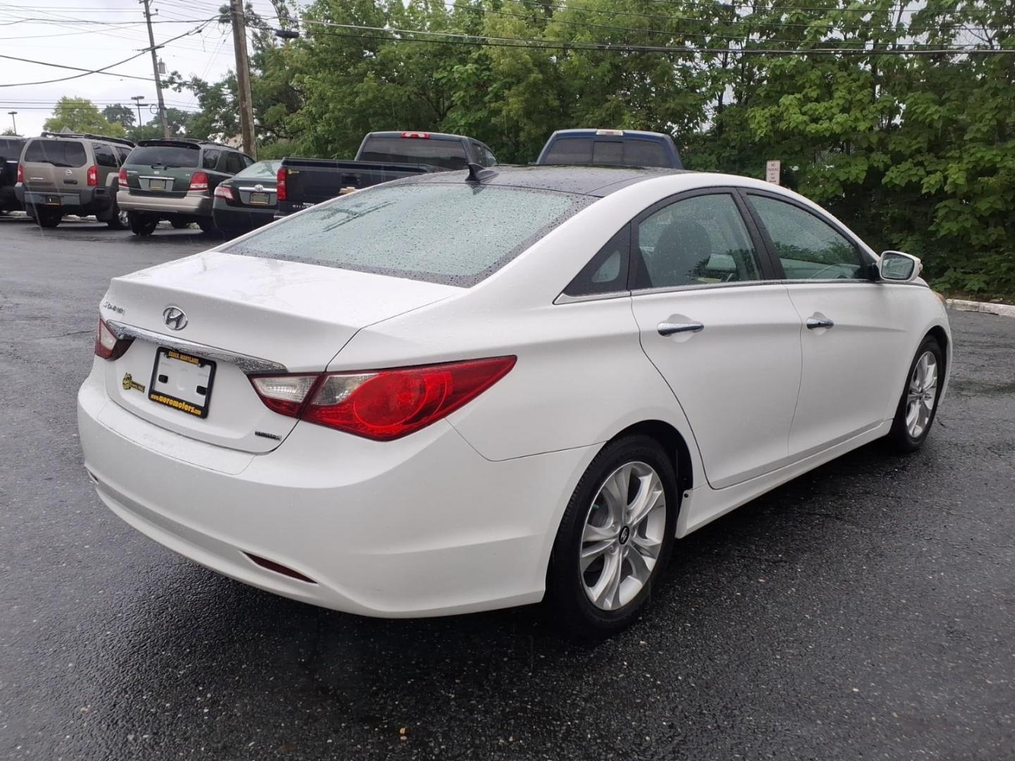 2012 White Hyundai SONATA Limited (5NPEC4AC2CH) with an 2.4L 4 Cylinder Fuel Injected engine, Automatic transmission, located at 50 Eastern Blvd., Essex, MD, 21221, (410) 686-3444, 39.304367, -76.484947- Photo#4