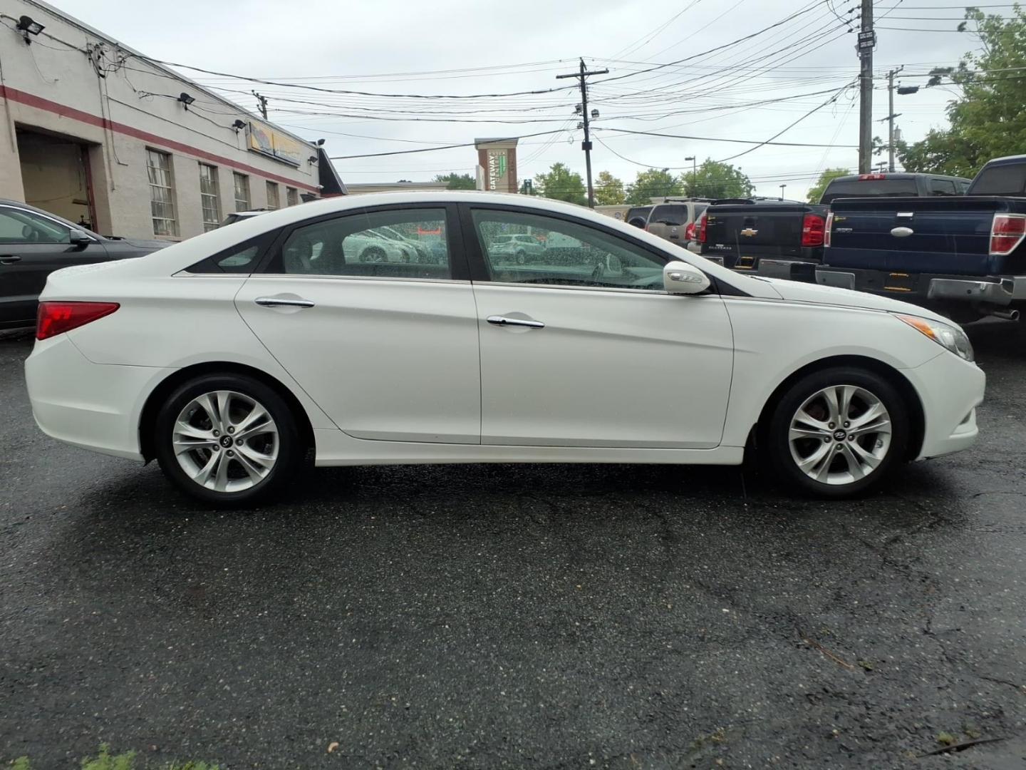 2012 White Hyundai SONATA Limited (5NPEC4AC2CH) with an 2.4L 4 Cylinder Fuel Injected engine, Automatic transmission, located at 50 Eastern Blvd., Essex, MD, 21221, (410) 686-3444, 39.304367, -76.484947- Photo#5