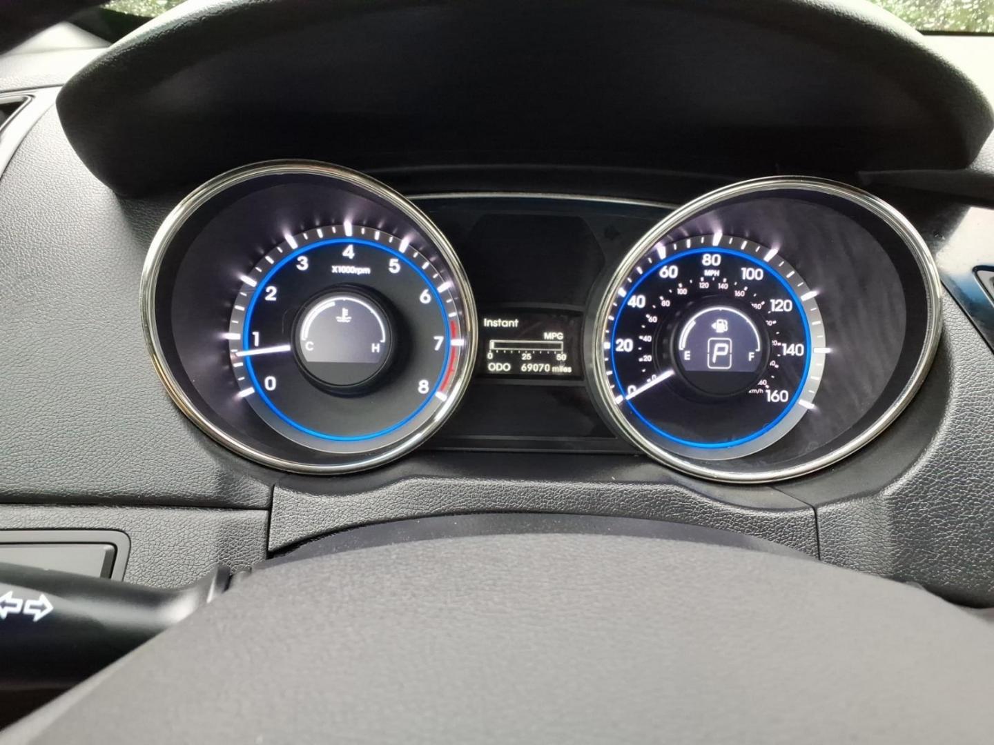 2012 White Hyundai SONATA Limited (5NPEC4AC2CH) with an 2.4L 4 Cylinder Fuel Injected engine, Automatic transmission, located at 50 Eastern Blvd., Essex, MD, 21221, (410) 686-3444, 39.304367, -76.484947- Photo#8