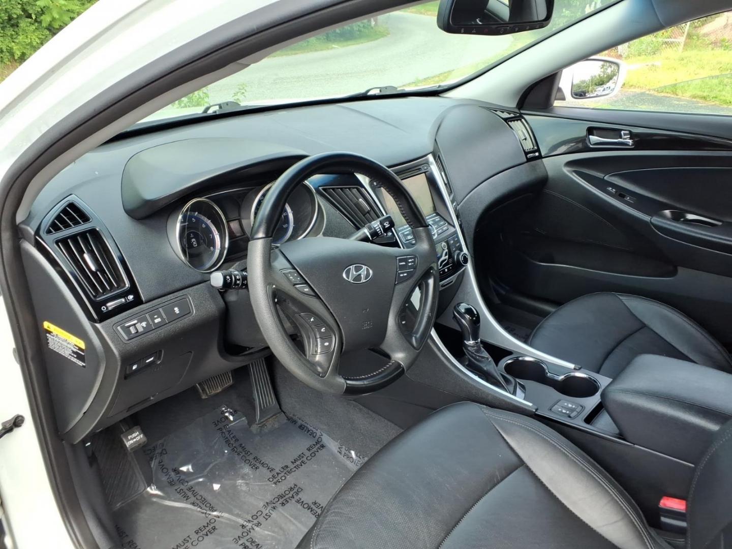 2012 White Hyundai SONATA Limited (5NPEC4AC2CH) with an 2.4L 4 Cylinder Fuel Injected engine, Automatic transmission, located at 50 Eastern Blvd., Essex, MD, 21221, (410) 686-3444, 39.304367, -76.484947- Photo#12