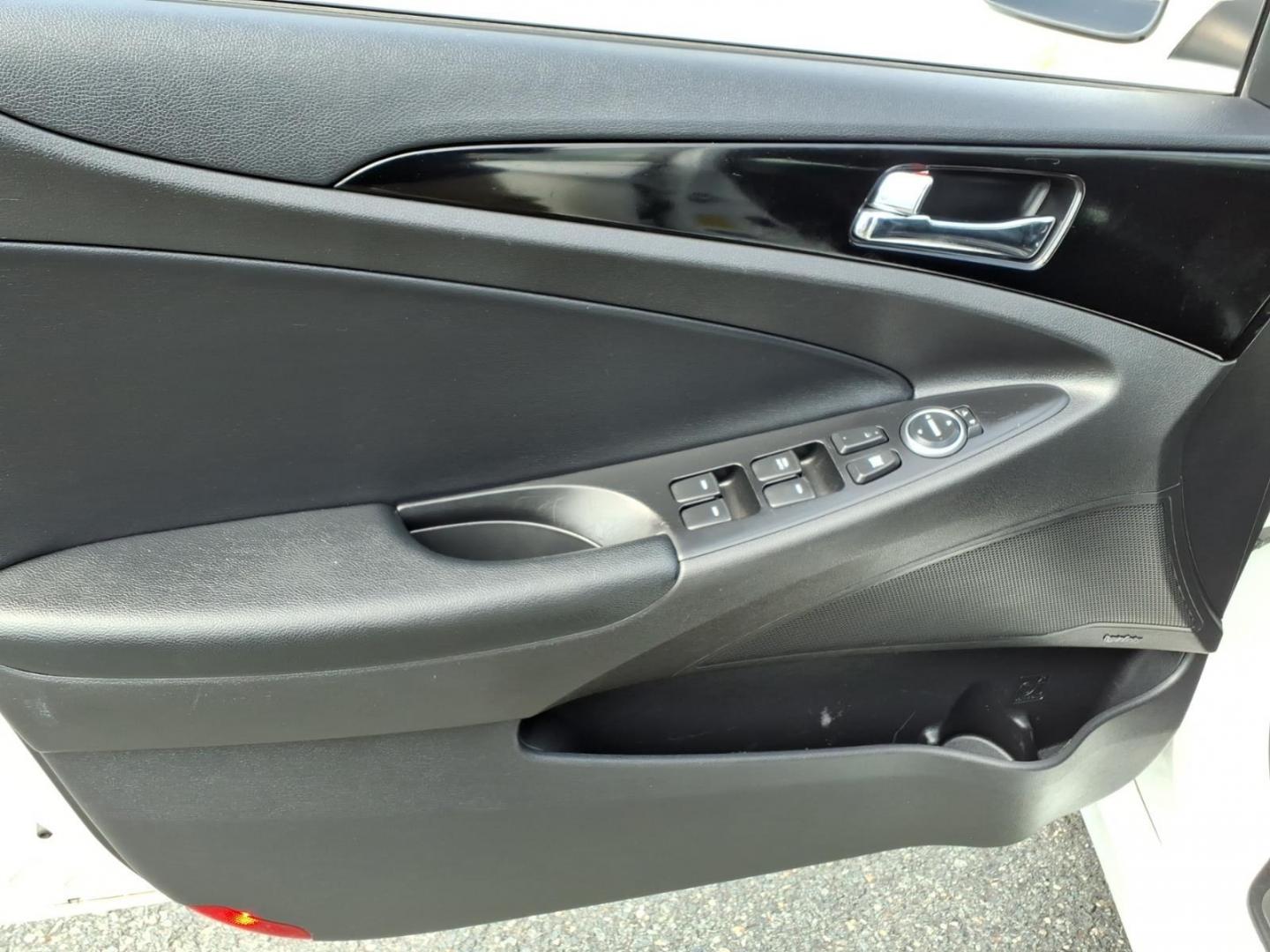 2012 White Hyundai SONATA Limited (5NPEC4AC2CH) with an 2.4L 4 Cylinder Fuel Injected engine, Automatic transmission, located at 50 Eastern Blvd., Essex, MD, 21221, (410) 686-3444, 39.304367, -76.484947- Photo#13