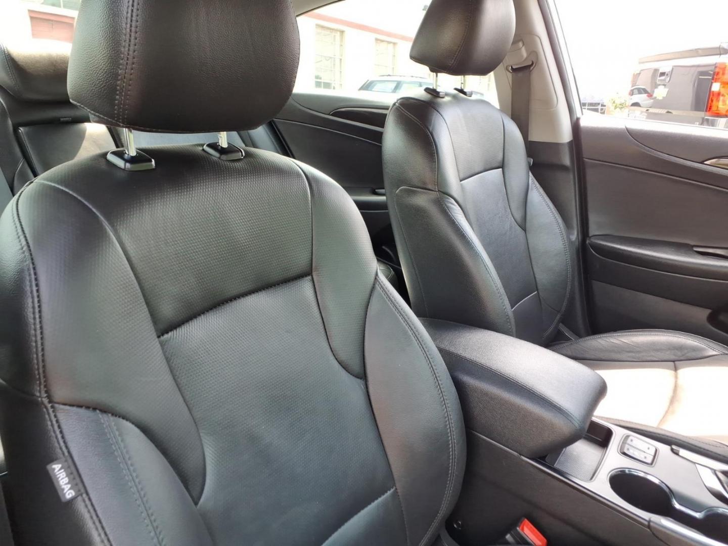 2012 White Hyundai SONATA Limited (5NPEC4AC2CH) with an 2.4L 4 Cylinder Fuel Injected engine, Automatic transmission, located at 50 Eastern Blvd., Essex, MD, 21221, (410) 686-3444, 39.304367, -76.484947- Photo#18