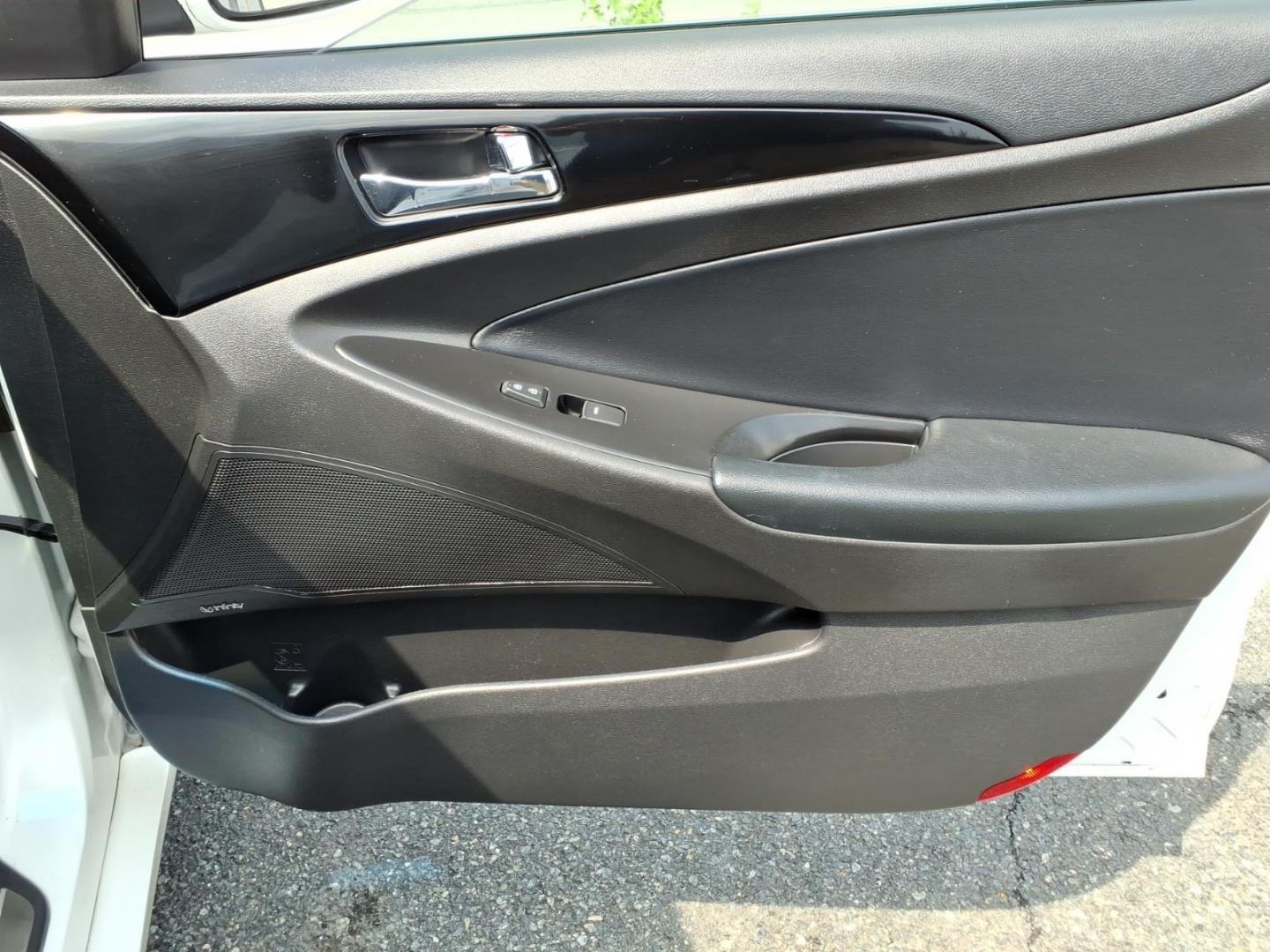 2012 White Hyundai SONATA Limited (5NPEC4AC2CH) with an 2.4L 4 Cylinder Fuel Injected engine, Automatic transmission, located at 50 Eastern Blvd., Essex, MD, 21221, (410) 686-3444, 39.304367, -76.484947- Photo#19