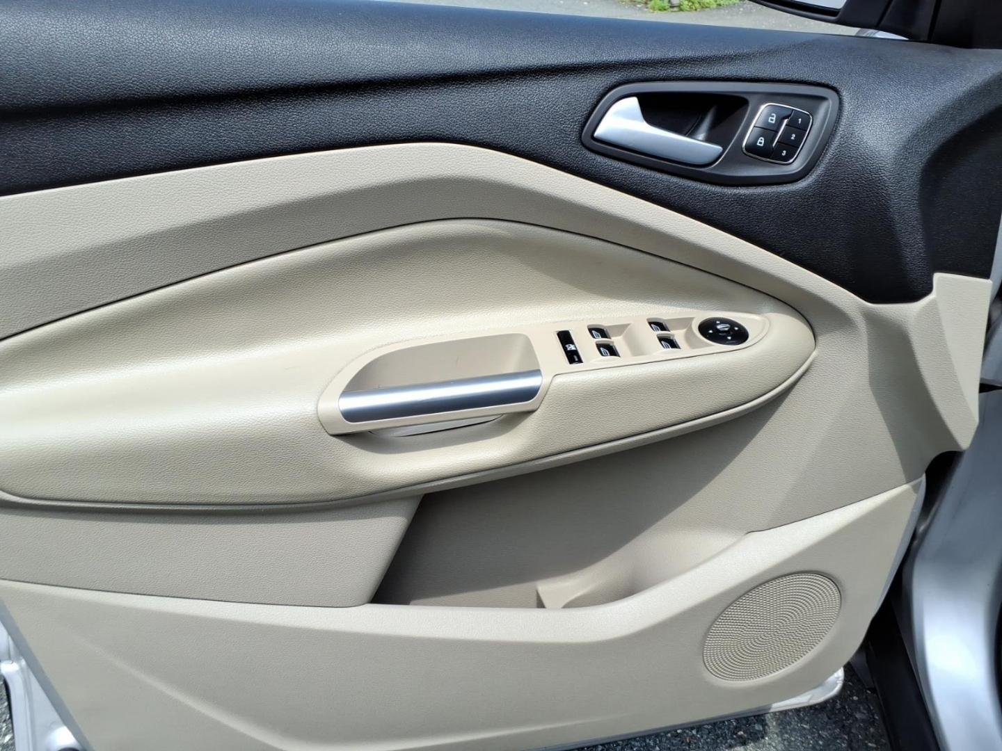 2013 Silver Ford Escape SEL (1FMCU0HX3DU) with an 1.6L 4 Cylinder Turbocharged engine, Automatic transmission, located at 50 Eastern Blvd., Essex, MD, 21221, (410) 686-3444, 39.304367, -76.484947- Photo#9