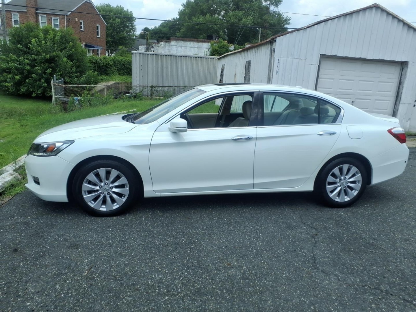 2014 White Honda Accord EX-L V6 (1HGCR3F82EA) with an 3.5L 3.5L V6 278hp 252ft. lbs. Sequential-Port F.I. engine, 6-Speed Shiftable Automatic transmission, located at 50 Eastern Blvd., Essex, MD, 21221, (410) 686-3444, 39.304367, -76.484947- Photo#1