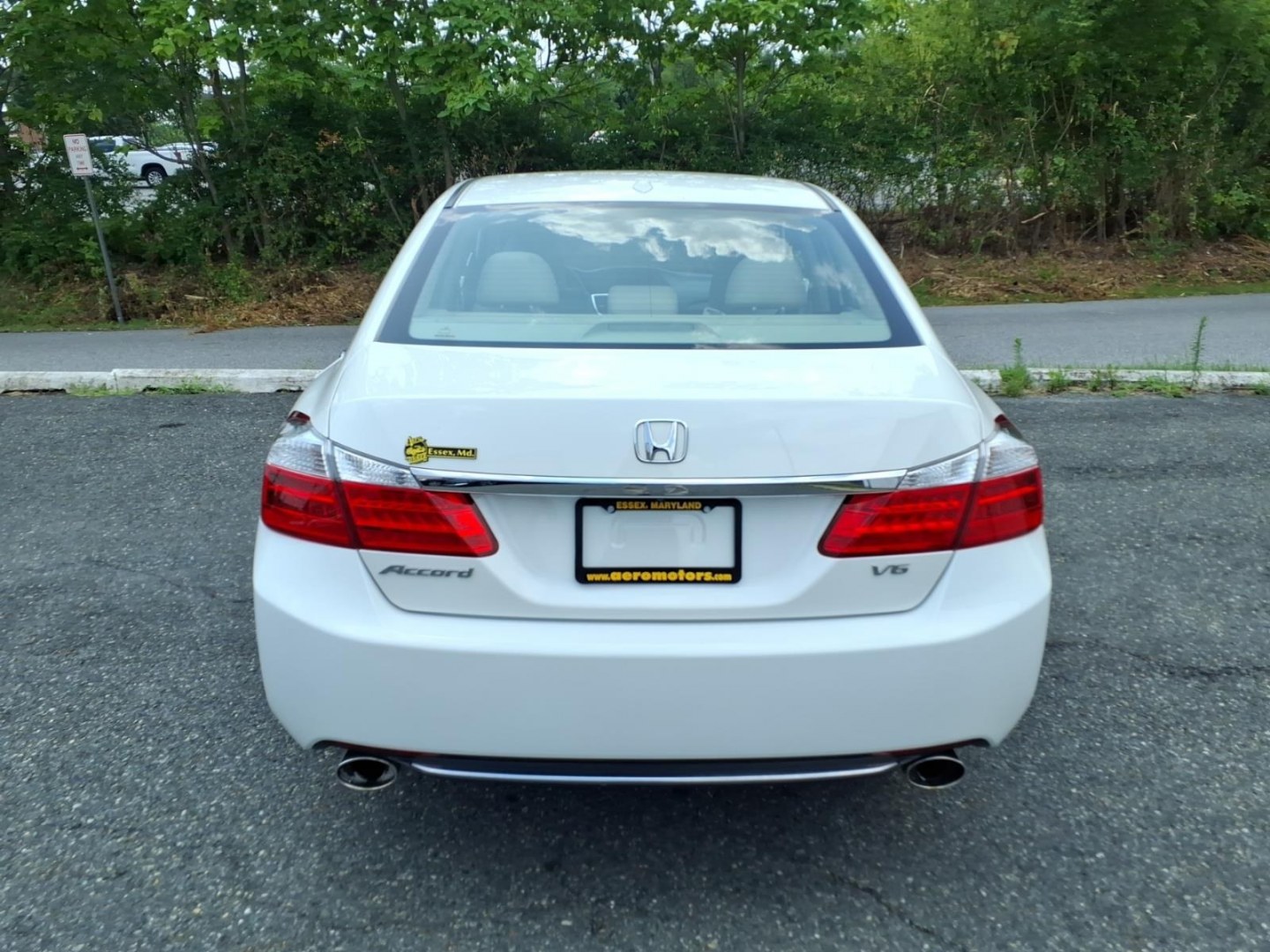 2014 White Honda Accord EX-L V6 (1HGCR3F82EA) with an 3.5L 3.5L V6 278hp 252ft. lbs. Sequential-Port F.I. engine, 6-Speed Shiftable Automatic transmission, located at 50 Eastern Blvd., Essex, MD, 21221, (410) 686-3444, 39.304367, -76.484947- Photo#3