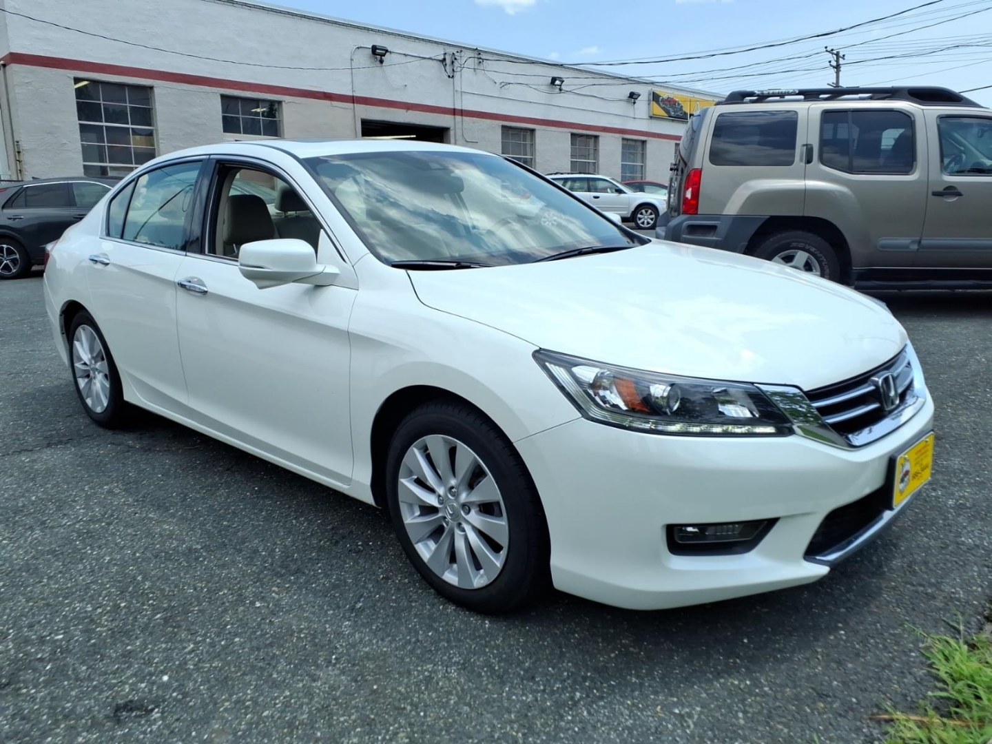 2014 White Honda Accord EX-L V6 (1HGCR3F82EA) with an 3.5L 3.5L V6 278hp 252ft. lbs. Sequential-Port F.I. engine, 6-Speed Shiftable Automatic transmission, located at 50 Eastern Blvd., Essex, MD, 21221, (410) 686-3444, 39.304367, -76.484947- Photo#6