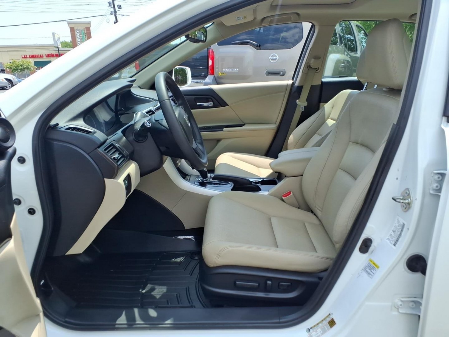 2014 White Honda Accord EX-L V6 (1HGCR3F82EA) with an 3.5L 3.5L V6 278hp 252ft. lbs. Sequential-Port F.I. engine, 6-Speed Shiftable Automatic transmission, located at 50 Eastern Blvd., Essex, MD, 21221, (410) 686-3444, 39.304367, -76.484947- Photo#7