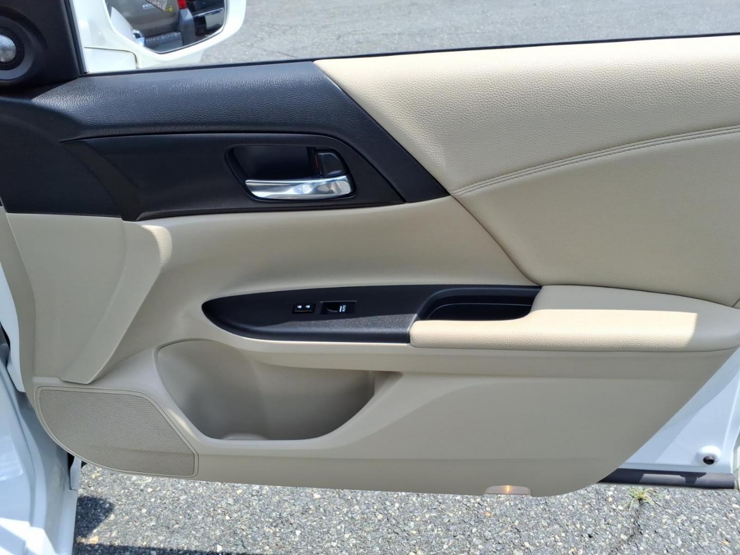 2014 White Honda Accord EX-L V6 (1HGCR3F82EA) with an 3.5L 3.5L V6 278hp 252ft. lbs. Sequential-Port F.I. engine, 6-Speed Shiftable Automatic transmission, located at 50 Eastern Blvd., Essex, MD, 21221, (410) 686-3444, 39.304367, -76.484947- Photo#15