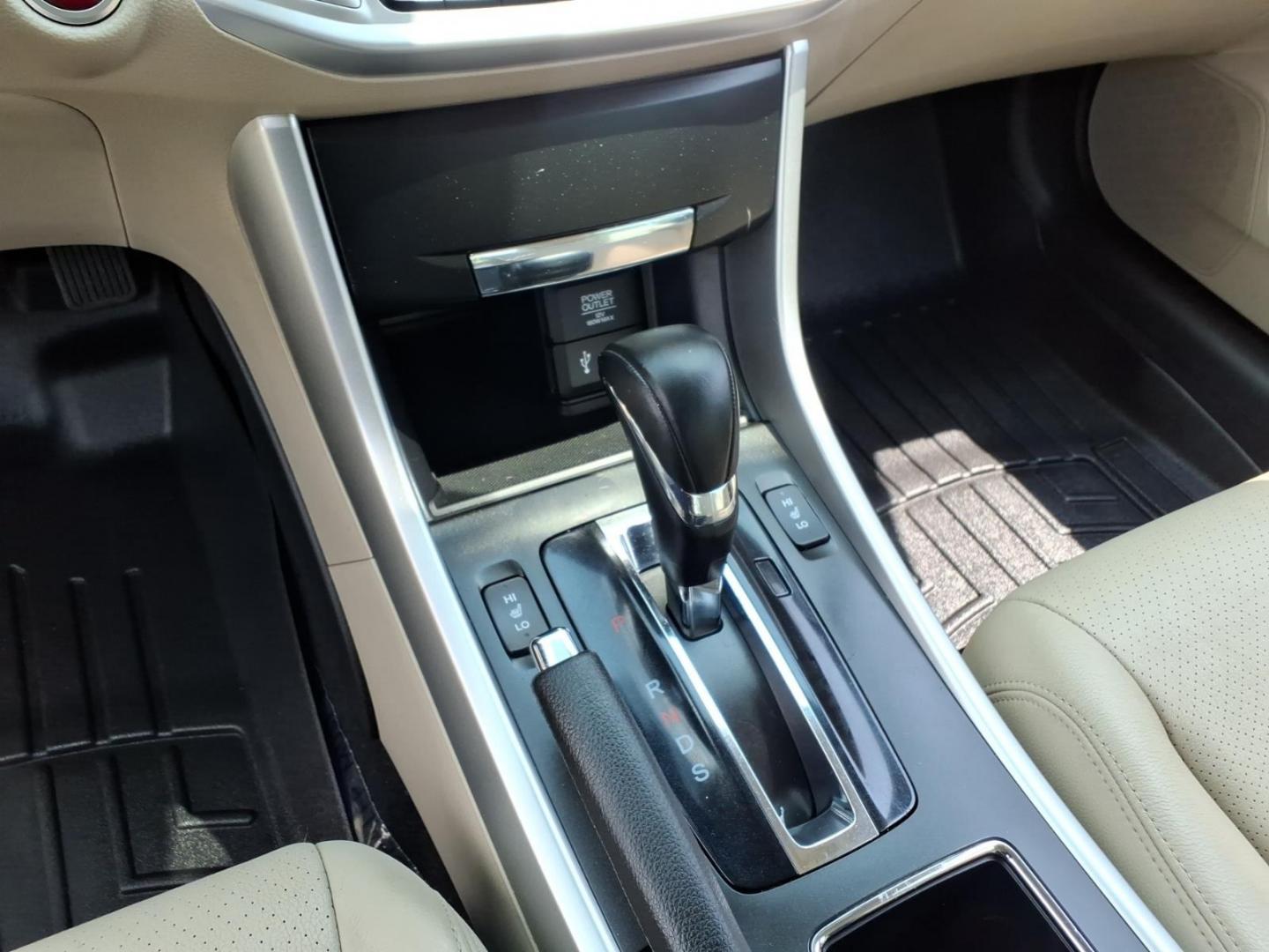 2014 White Honda Accord EX-L V6 (1HGCR3F82EA) with an 3.5L 3.5L V6 278hp 252ft. lbs. Sequential-Port F.I. engine, 6-Speed Shiftable Automatic transmission, located at 50 Eastern Blvd., Essex, MD, 21221, (410) 686-3444, 39.304367, -76.484947- Photo#19