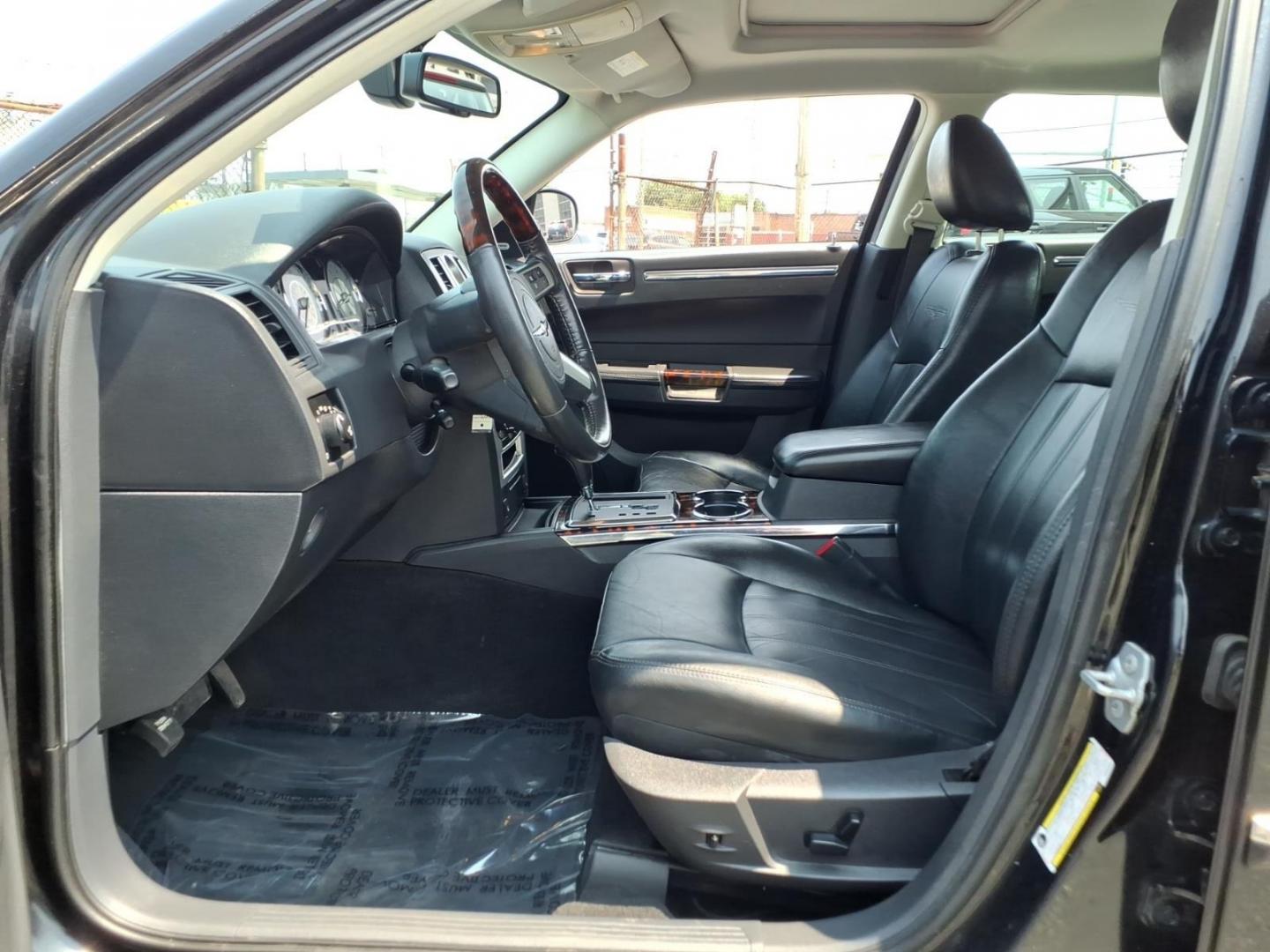 2009 Gray Chrysler 300 C HEMI (2C3KA63T09H) with an 5.7L 8 Cylinder Sequential-Port F.I. engine, Automatic transmission, located at 50 Eastern Blvd., Essex, MD, 21221, (410) 686-3444, 39.304367, -76.484947- Photo#5