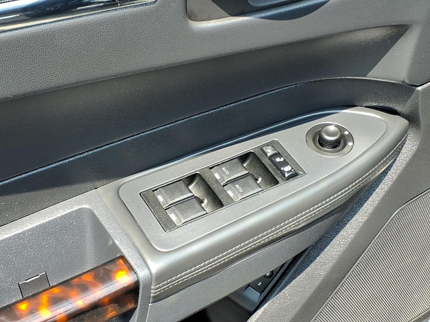 2009 Gray Chrysler 300 C HEMI (2C3KA63T09H) with an 5.7L 8 Cylinder Sequential-Port F.I. engine, Automatic transmission, located at 50 Eastern Blvd., Essex, MD, 21221, (410) 686-3444, 39.304367, -76.484947- Photo#8