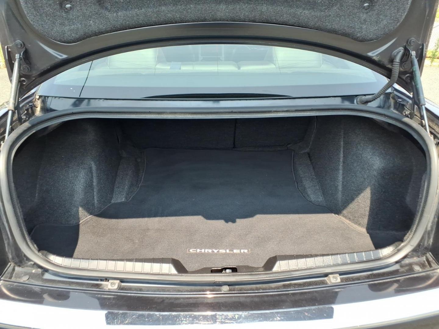 2009 Gray Chrysler 300 C HEMI (2C3KA63T09H) with an 5.7L 8 Cylinder Sequential-Port F.I. engine, Automatic transmission, located at 50 Eastern Blvd., Essex, MD, 21221, (410) 686-3444, 39.304367, -76.484947- Photo#13