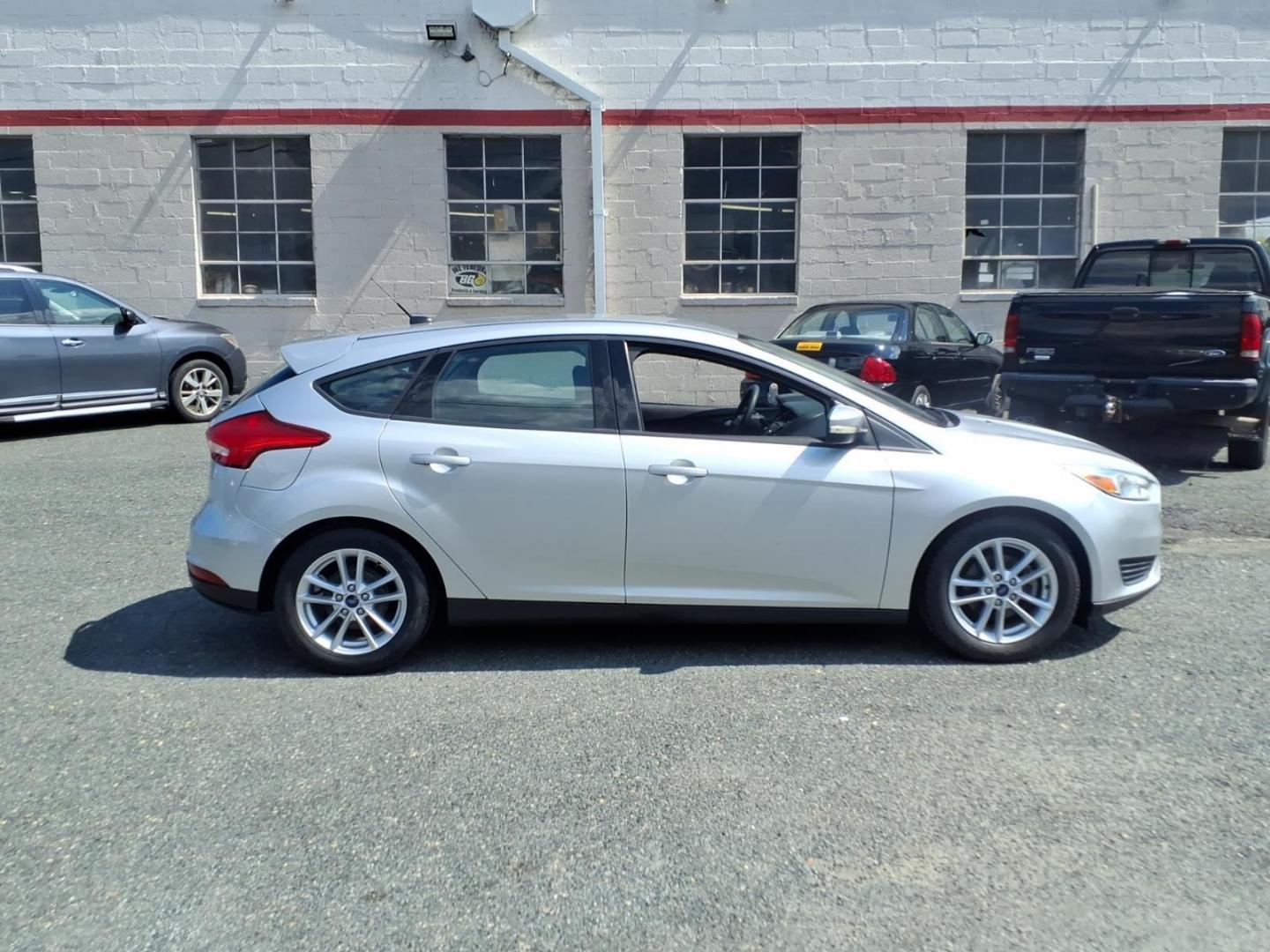 2016 Silver Ford Focus SE (1FADP3K25GL) with an 2.0L 4 Cylinder Fuel Injected engine, Manual transmission, located at 50 Eastern Blvd., Essex, MD, 21221, (410) 686-3444, 39.304367, -76.484947- Photo#4