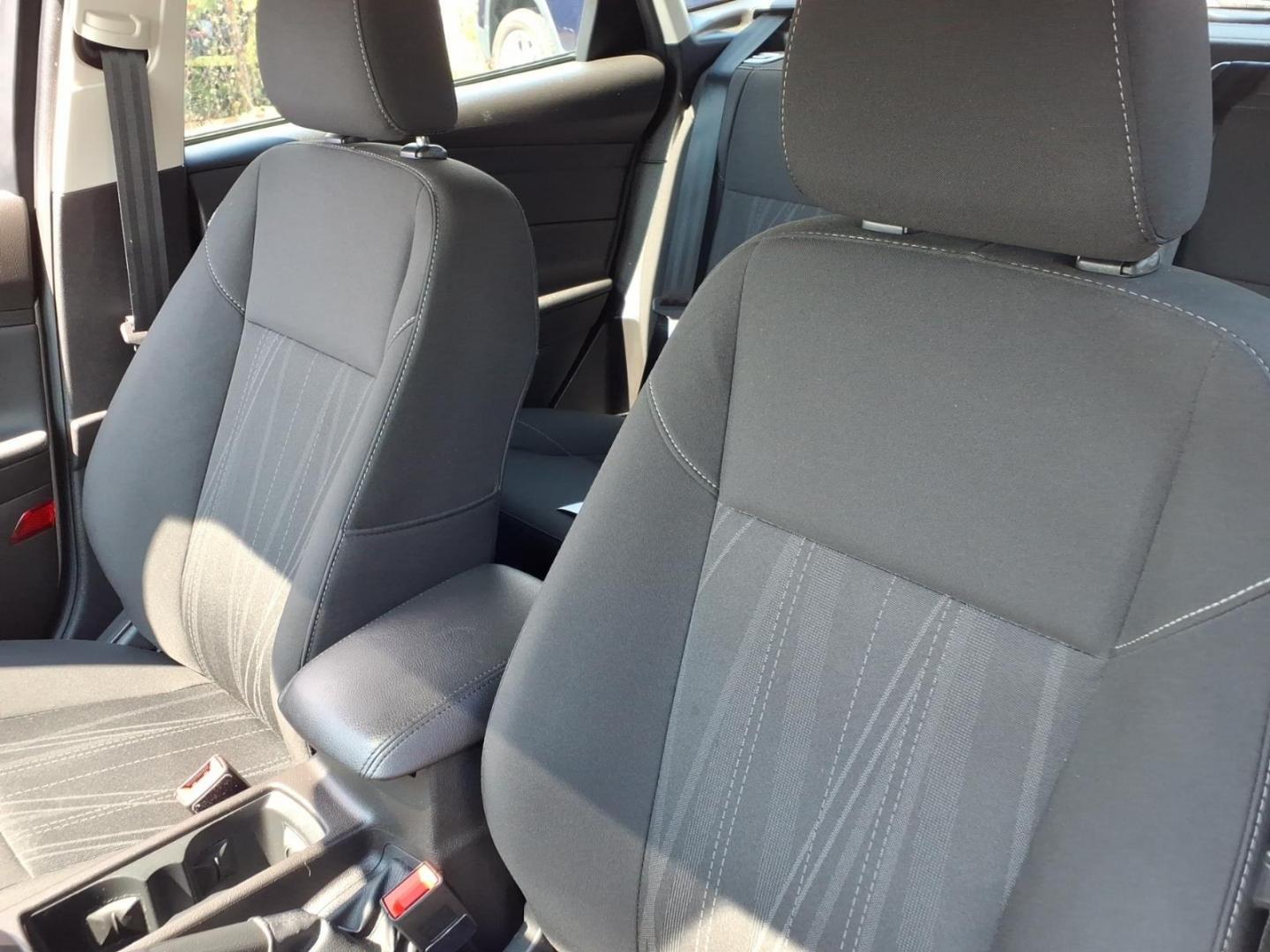 2016 Silver Ford Focus SE (1FADP3K25GL) with an 2.0L 4 Cylinder Fuel Injected engine, Manual transmission, located at 50 Eastern Blvd., Essex, MD, 21221, (410) 686-3444, 39.304367, -76.484947- Photo#10
