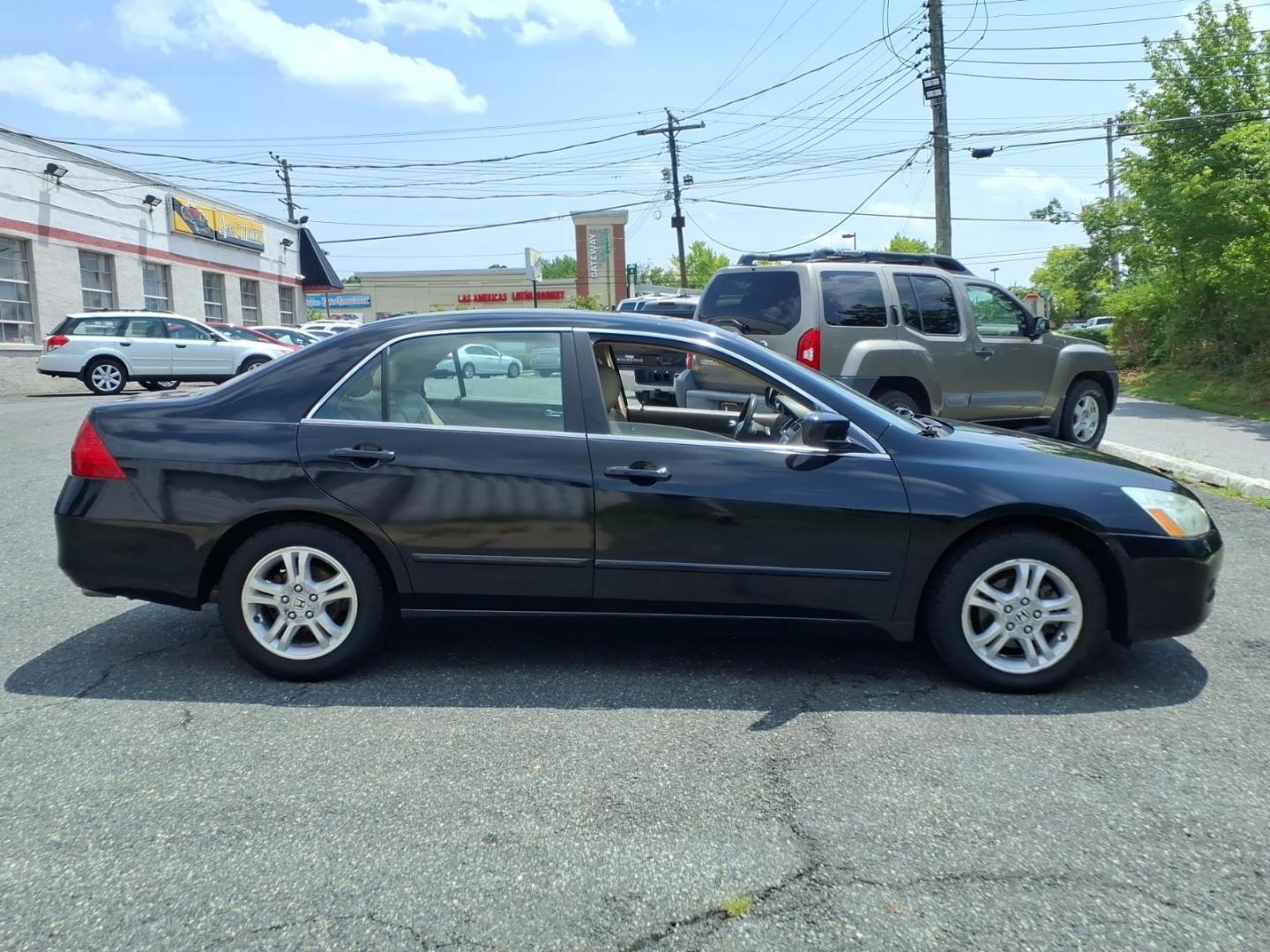 2007 Black Honda Accord EX-L (1HGCM56837A) with an 2.4L 2.4L inline 4 double overhead camshaft 16V Sequential-Port F.I. engine, 5-Speed Automatic transmission, located at 50 Eastern Blvd., Essex, MD, 21221, (410) 686-3444, 39.304367, -76.484947- Photo#5