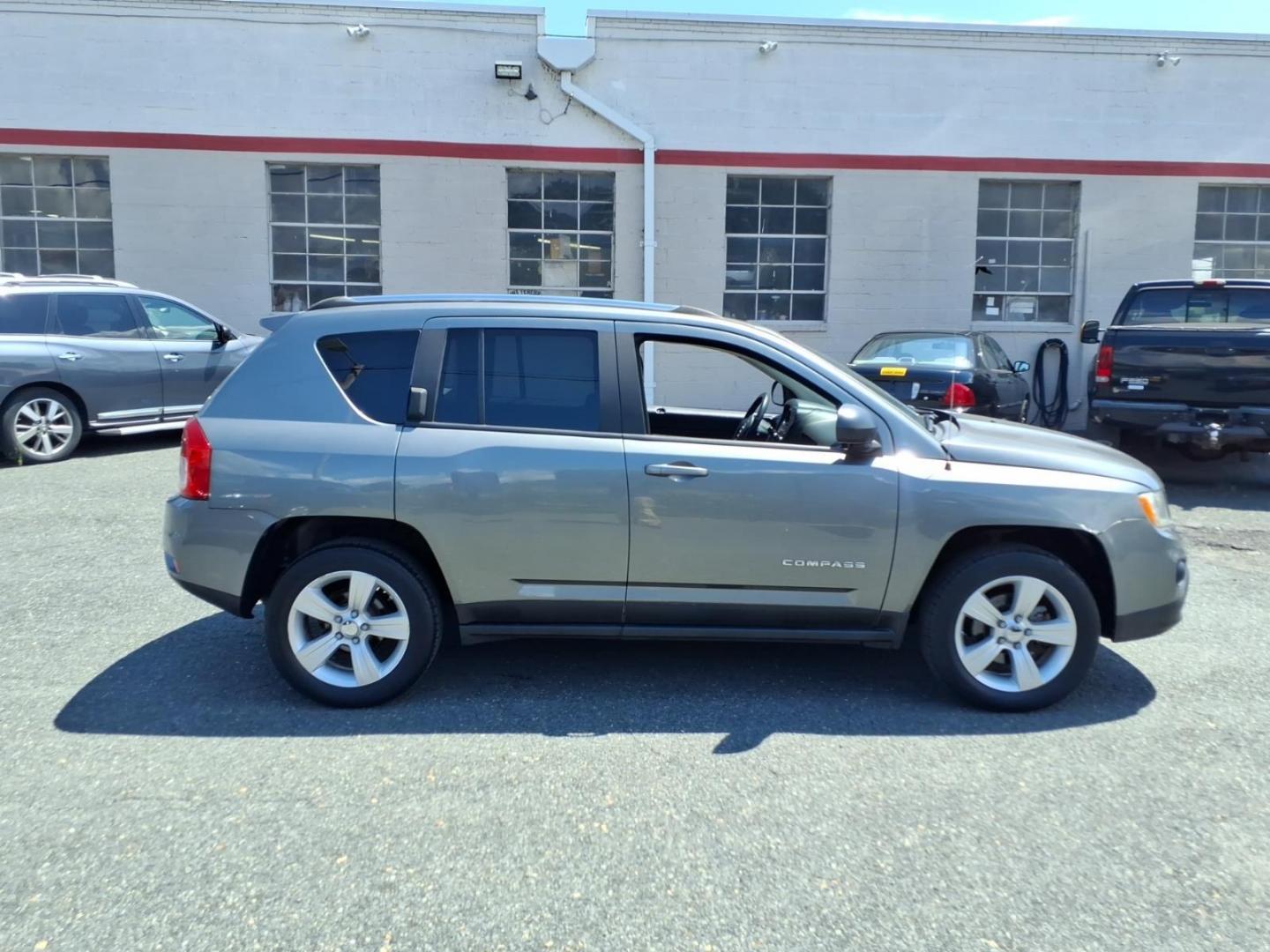 2012 Gray Jeep Compass Latitude (1C4NJDEB8CD) with an 2.4L 4 Cylinder Sequential-Port F.I. engine, Automatic transmission, located at 50 Eastern Blvd., Essex, MD, 21221, (410) 686-3444, 39.304367, -76.484947- Photo#4