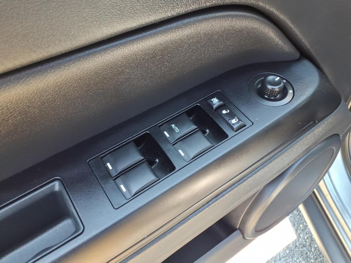 2012 Gray Jeep Compass Latitude (1C4NJDEB8CD) with an 2.4L 4 Cylinder Sequential-Port F.I. engine, Automatic transmission, located at 50 Eastern Blvd., Essex, MD, 21221, (410) 686-3444, 39.304367, -76.484947- Photo#9