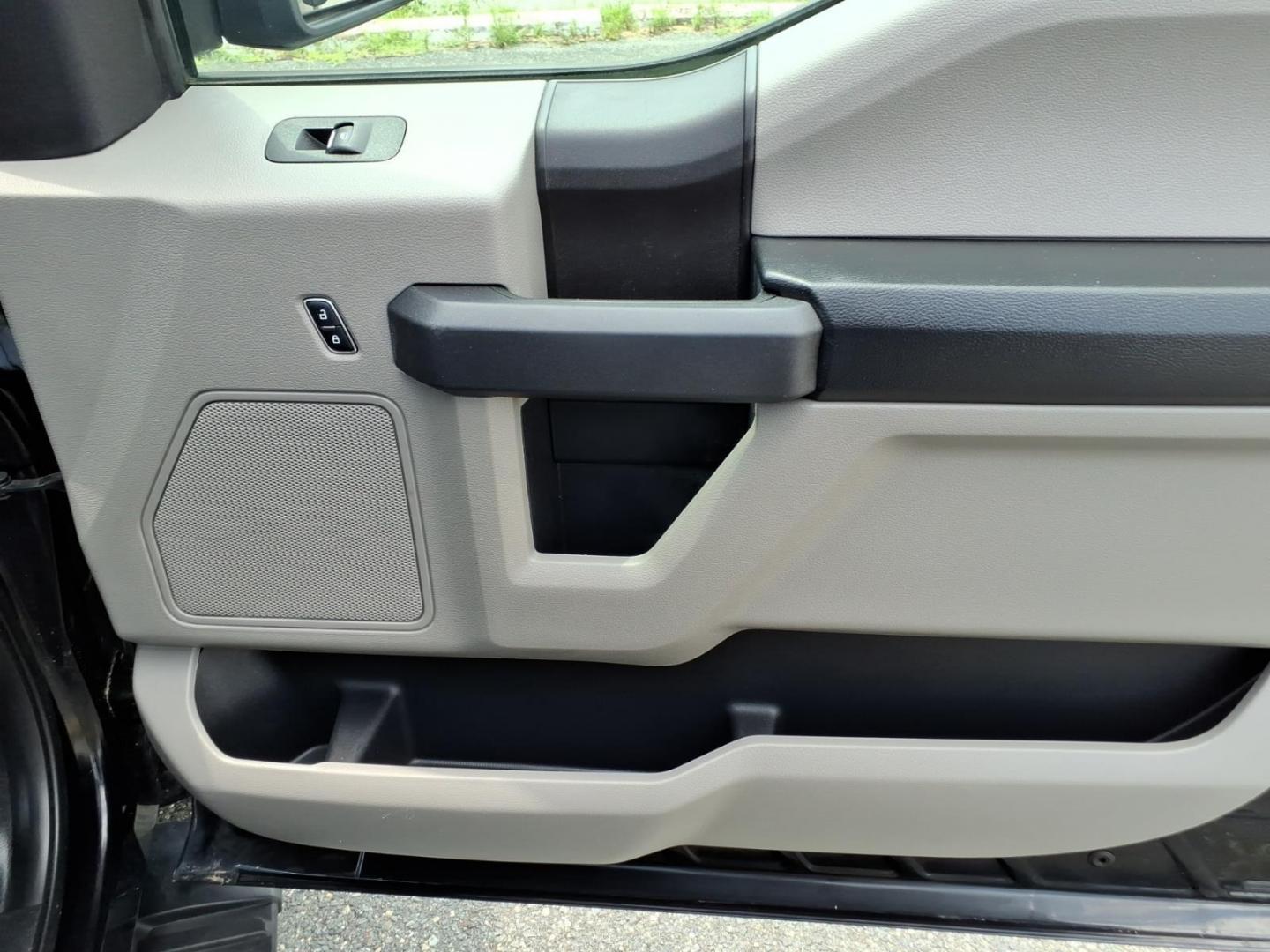 2018 Black Ford F-150 (1FTMF1E59JF) with an 5.0L 8 Cylinder Fuel Injected engine, AT4WD transmission, located at 50 Eastern Blvd., Essex, MD, 21221, (410) 686-3444, 39.304367, -76.484947- Photo#12