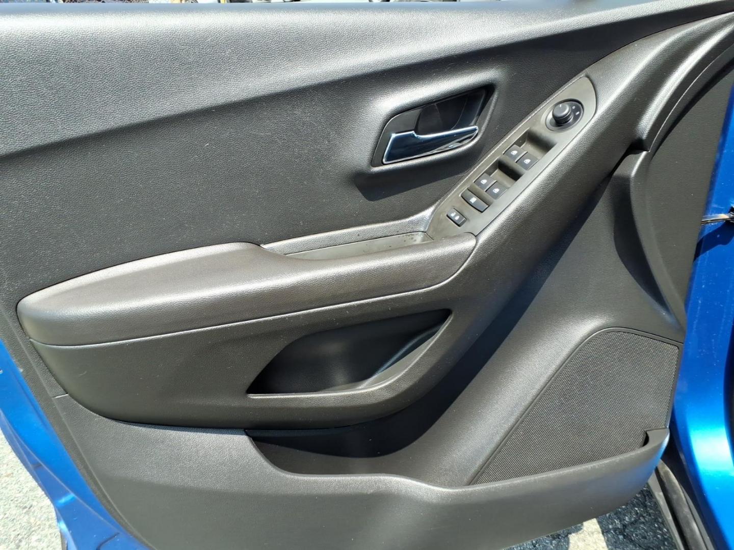 2015 Blue Chevrolet Trax LT (KL7CJLSB1FB) with an 1.4L 4 Cylinder Sequential-Port F.I. engine, Automatic transmission, located at 50 Eastern Blvd., Essex, MD, 21221, (410) 686-3444, 39.304367, -76.484947- Photo#9