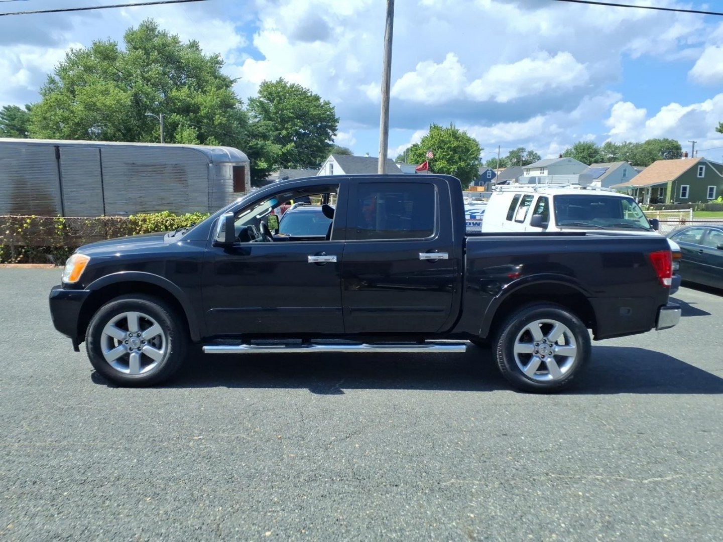2014 Black Nissan Titan SL (1N6AA0EC6EN) with an 5.6L 8 Cylinder Fuel Injected engine, AT4X4 transmission, located at 50 Eastern Blvd., Essex, MD, 21221, (410) 686-3444, 39.304367, -76.484947- Photo#1