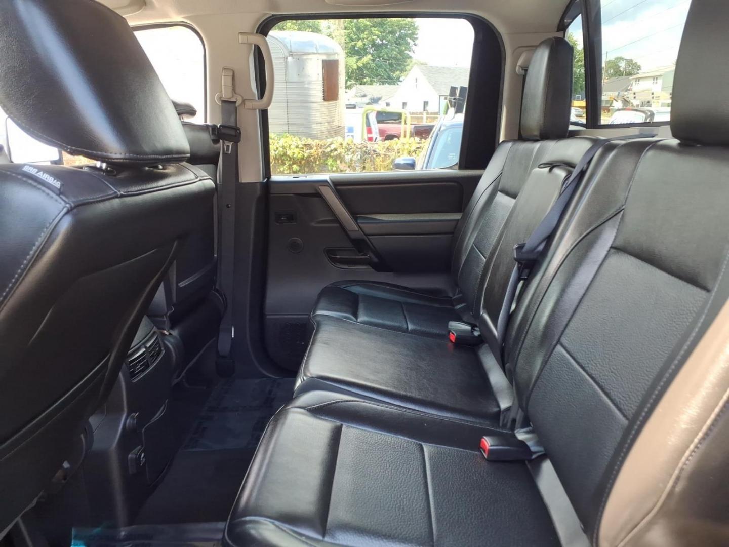 2014 Black Nissan Titan SL (1N6AA0EC6EN) with an 5.6L 8 Cylinder Fuel Injected engine, AT4X4 transmission, located at 50 Eastern Blvd., Essex, MD, 21221, (410) 686-3444, 39.304367, -76.484947- Photo#9