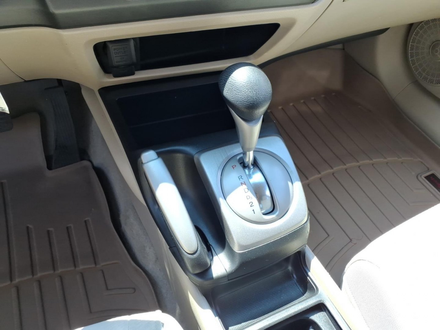 2009 Polished Metal Metallic Honda Civic LX (1HGFA16529L) with an 1.8L 4 Cylinder Fuel Injected engine, Automatic transmission, located at 50 Eastern Blvd., Essex, MD, 21221, (410) 686-3444, 39.304367, -76.484947- Photo#16