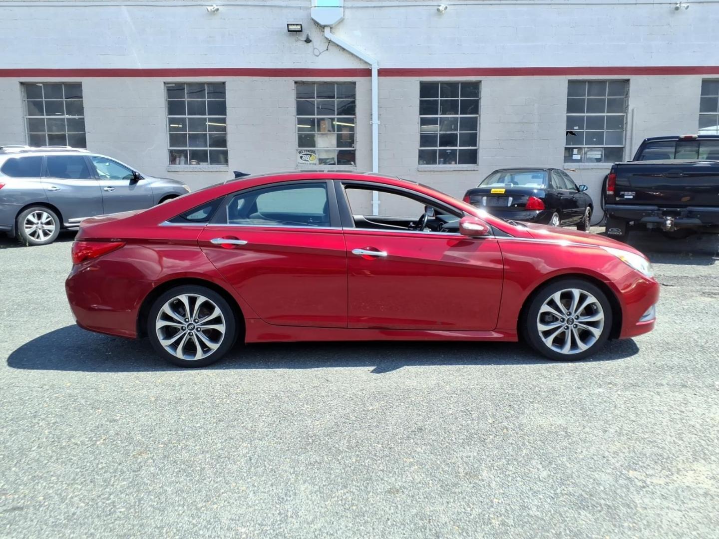 2014 Venetian Red Hyundai SONATA Limited 2.0T (5NPEC4AB5EH) with an 2.0L 4 Cylinder Turbocharged engine, Automatic transmission, located at 50 Eastern Blvd., Essex, MD, 21221, (410) 686-3444, 39.304367, -76.484947- Photo#4