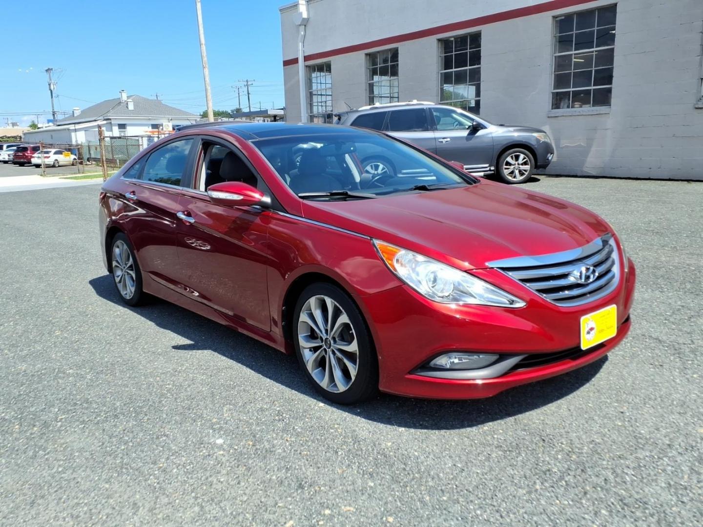 2014 Venetian Red Hyundai SONATA Limited 2.0T (5NPEC4AB5EH) with an 2.0L 4 Cylinder Turbocharged engine, Automatic transmission, located at 50 Eastern Blvd., Essex, MD, 21221, (410) 686-3444, 39.304367, -76.484947- Photo#5