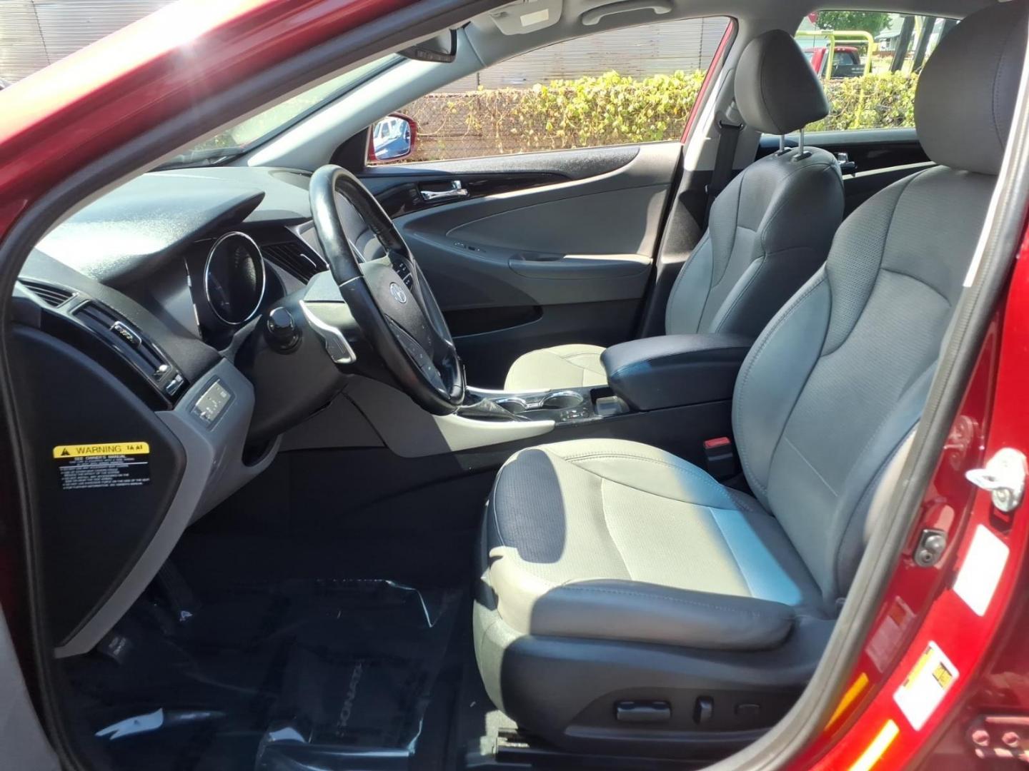 2014 Venetian Red Hyundai SONATA Limited 2.0T (5NPEC4AB5EH) with an 2.0L 4 Cylinder Turbocharged engine, Automatic transmission, located at 50 Eastern Blvd., Essex, MD, 21221, (410) 686-3444, 39.304367, -76.484947- Photo#6